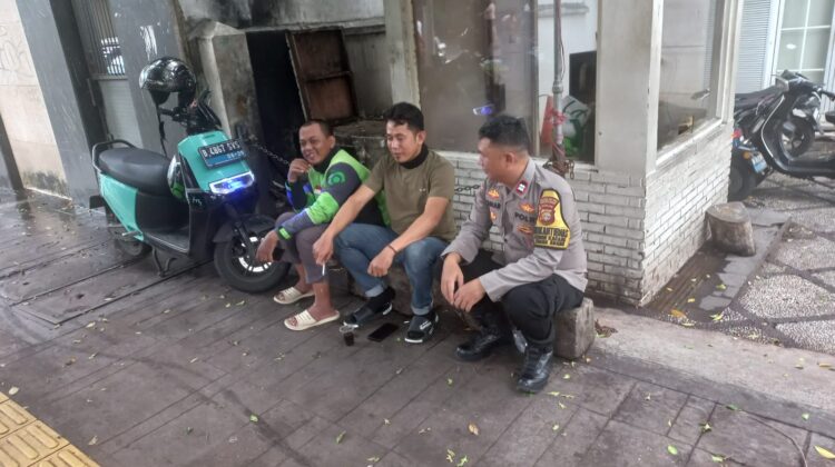 Bhabinkamtibmas Kebon Kacang Intensifkan Sambang Warga, Perkuat Kamtibmas di Wilayah RW 05