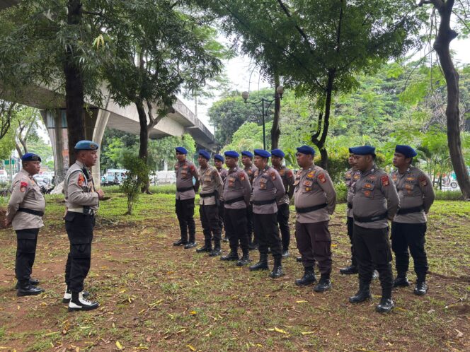 
					Kanit Propos Pimpin Apel Pelayanan Pembagian Sembako di Monas, 37 Personel Dikerahkan