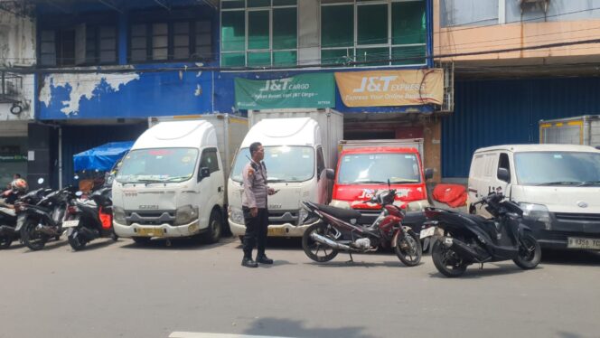 
					Polsek Sawah Besar Tindaklanjuti Aduan Parkir Sembarangan di Media Sosial