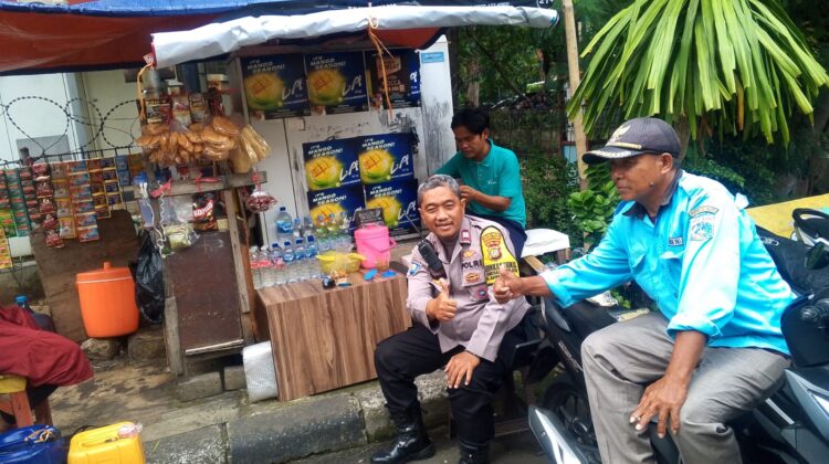 Bhabinkamtibmas Sambangi Korban Penipuan di Mangga Dua Selatan, Perkuat Silaturahmi Kamtibmas