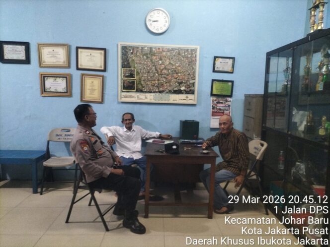 
					Dialog Malam di RW 06, Polisi dan Warga Perkuat Deteksi Dini Gangguan Kamtibmas