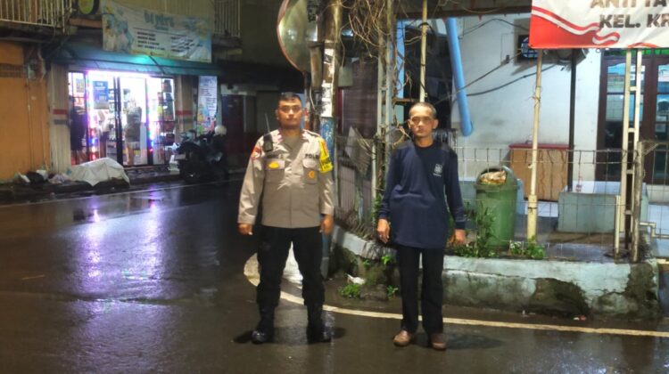 Polisi dan Warga Lakukan Patroli Dini Hari Antisipasi Tawuran di Kramat Sentiong