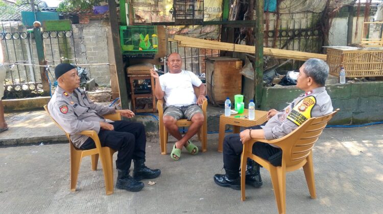 Kapolsubsektor Mangga Dua Selatan Laksanakan Patroli Dialogis dan Halal Bihalal di Rumah Warga