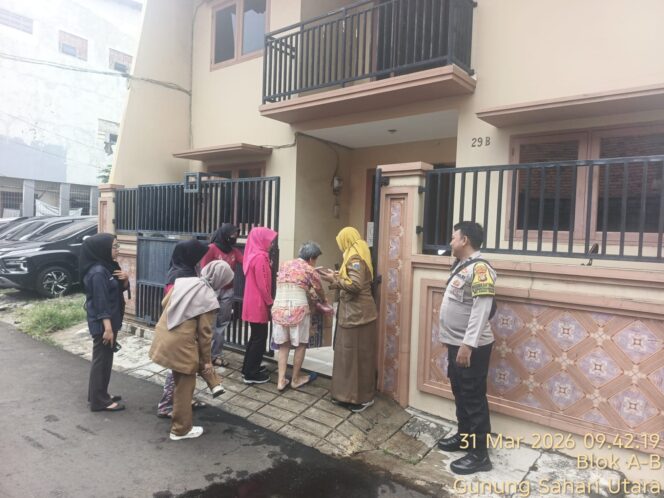 
					Kebersamaan Bhabinkamtibmas Gunung Sahari Utara dan Warga Dalam Monitoring PSN di RW 06