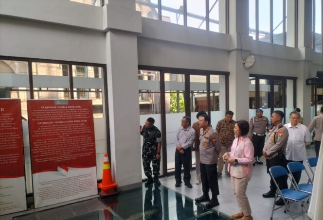 
					Kapolres Metro Jakarta Pusat Cek Kesiapan Pengamanan Paskah di Gereja Katedral