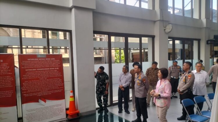 Kapolres Metro Jakarta Pusat Cek Kesiapan Pengamanan Paskah di Gereja Katedral