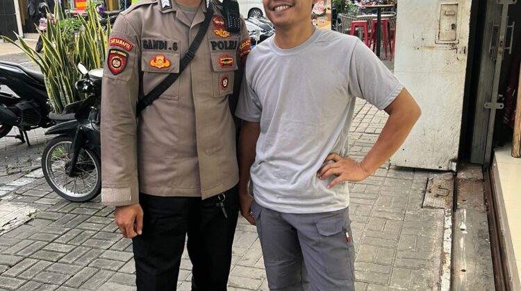 Patroli Presisi di Pasar Baru, Polisi Sosialisasikan Layanan 110 di Pusat Perekonomian