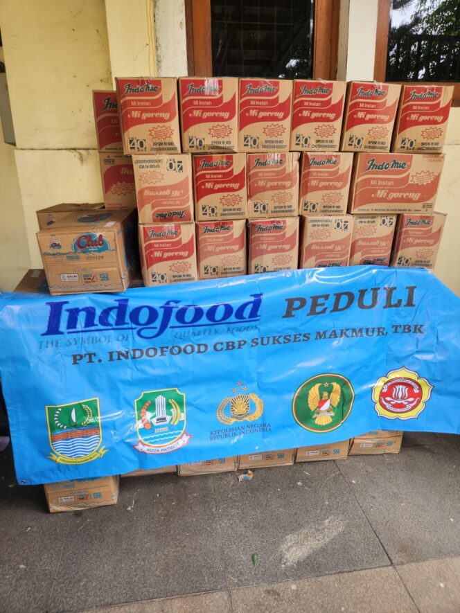 
					Program Indofood Peduli Bantu Korban Banjir di Bekasi dengan Mi Instan dan Air Minum