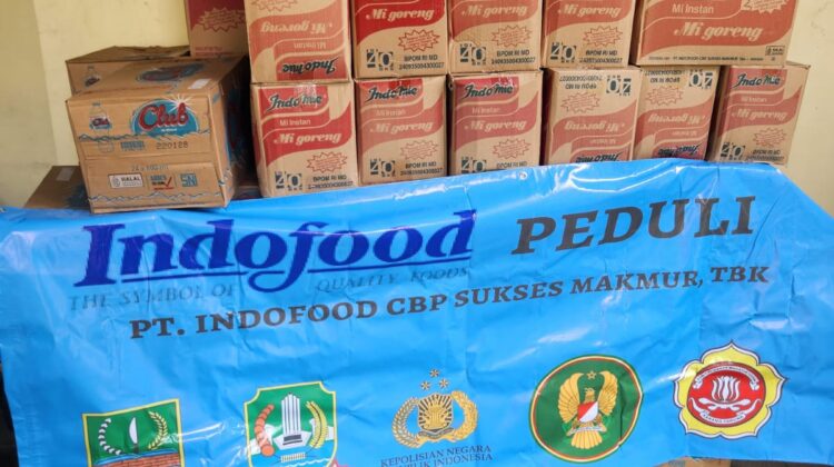 Program Indofood Peduli Bantu Korban Banjir di Bekasi dengan Mi Instan dan Air Minum