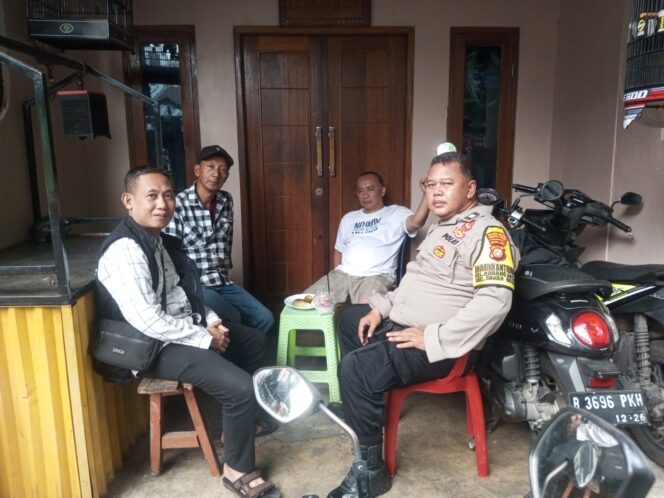 
					Halal Bihalal, Bhabinkamtibmas Karang Anyar di Rumah warga” Perkuat Cooling System Pascalebaran