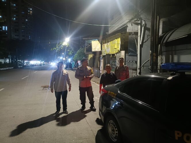 
					Patroli Tengah Malam di Perbatasan , Polisi Cegah Tawuran dan Balap Liar