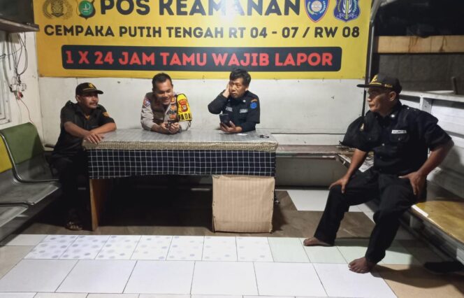 
					Polsek Cempaka Putih Sambangi Satkamling, Perkuat Peran Warga dalam Menjaga Keamanan Lingkungan