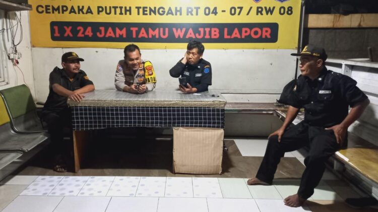 Polsek Cempaka Putih Sambangi Satkamling, Perkuat Peran Warga dalam Menjaga Keamanan Lingkungan