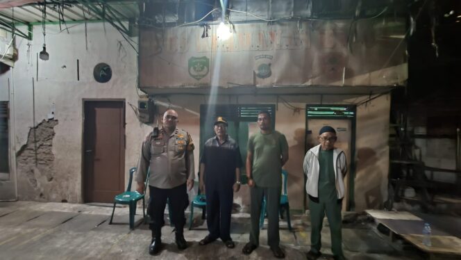 
					Bhabinkamtibmas Laksanakan Sambang Pos Siskamling Rw 04 Di Wilayah Kampung Bali