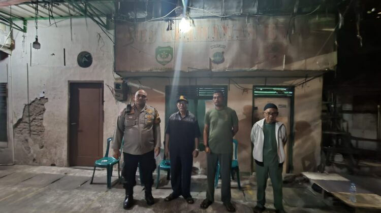 Bhabinkamtibmas Laksanakan Sambang Pos Siskamling Rw 04 Di Wilayah Kampung Bali