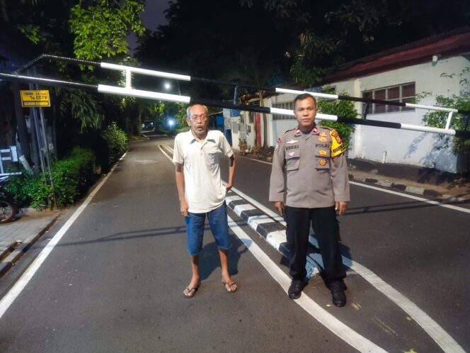 
					Bhabinkamtibmas Bendungan Hilir Sambangi Pos Kamling, Tingkatkan Kewaspadaan dan Peran Aktif Warga