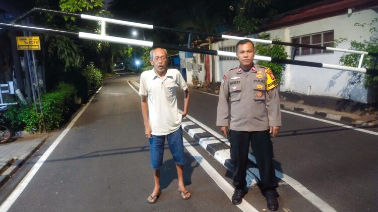 Bhabinkamtibmas Bendungan Hilir Sambangi Pos Kamling, Tingkatkan Kewaspadaan dan Peran Aktif Warga