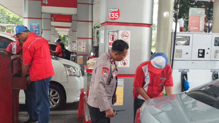 Bhabinkamtibmas Bendungan Hilir Intensifkan Pemantauan SPBU, Antisipasi Dampak Kenaikan BBM