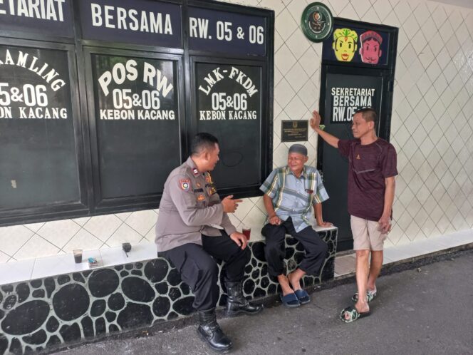 
					Bhabinkamtibmas Kebon Kacang Laksanakan Patroli dan Sambang RT 12/06, Ajak Warga Jaga Kamtibmas