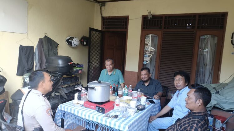 Bhabinkamtibmas Patroli dan Sambang Warga Kwitang, Antisipasi Gangguan Kamtibmas