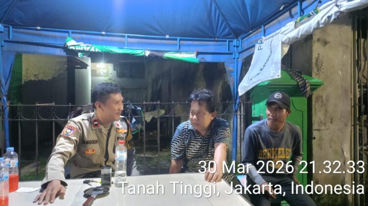 Cooling System Malam Hari, Bhabinkamtibmas Tanah Tinggi Perkuat Sinergi dengan Warga
