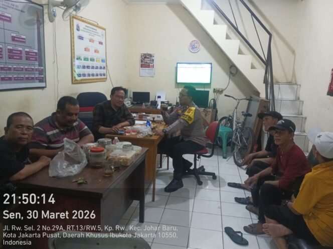 
					Polisi Turun Langsung ke Poskamling, Malam Hari Kampung Rawa Dijaga Ketat dari Ancaman Kejahatan