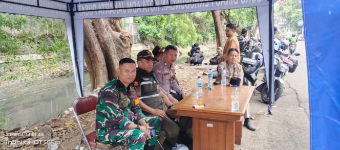 
					Tiga Pilar Kebon Kacang Tertibkan PKL dan Parkir Liar di Jalan Kebon Kacang 30