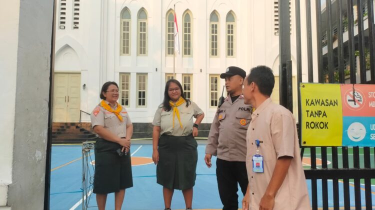 Bhabinkamtibmas Pantau Aktivitas Siswa di SMA Advent 1 Jakarta, Antisipasi Tawuran dan Kepadatan Lalin