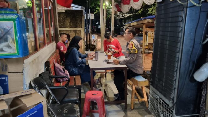 
					Bhabinkamtibmas Karet Tengsin Sambangi Pos Kamling RW 04, Perkuat Keamanan Lingkungan