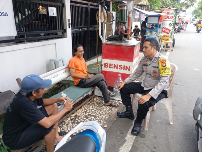 
					Bhabinkamtibmas Patroli dan Sambang Warga Kwitang, Antisipasi Gangguan Kamtibmas