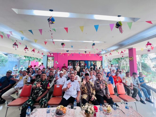 
					Bhabinkamtibmas Hadiri Halalbihalal Kelurahan Karet Tengsin, Pererat Silaturahmi dan Harkamtibmas