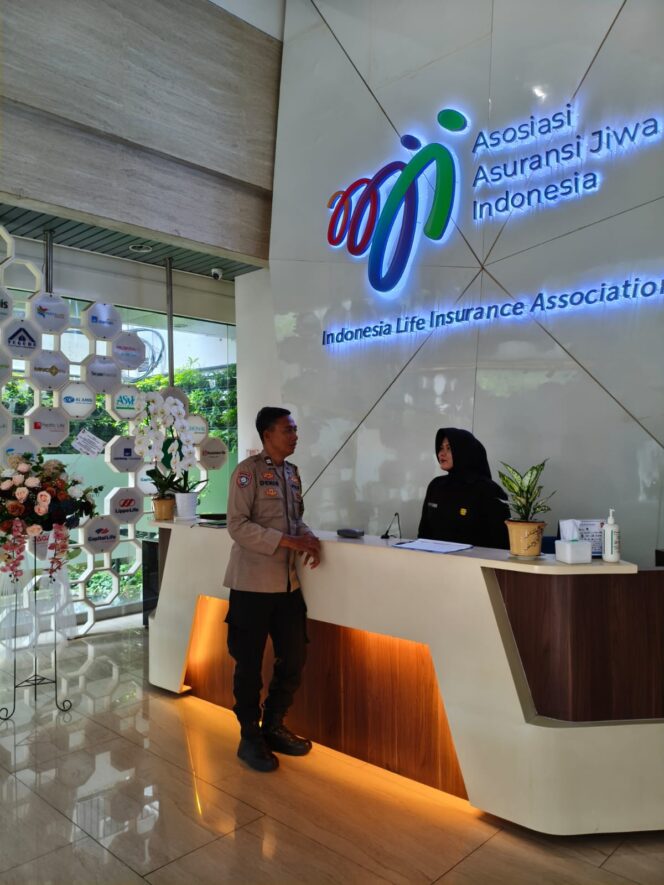 
					Bhabinkamtibmas Kebon Melati Laksanakan Sambang dan Himbauan Kamtibmas di Gedung AAJI