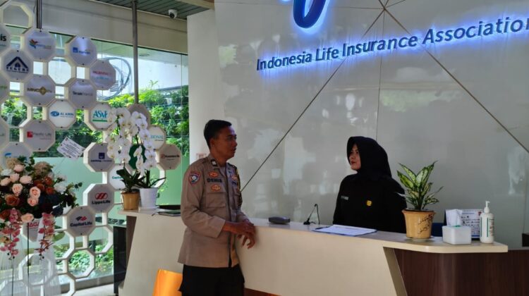 Bhabinkamtibmas Kebon Melati Laksanakan Sambang dan Himbauan Kamtibmas di Gedung AAJI
