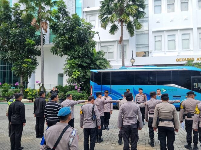 
					Usai Aksi Unras, Polsek Johar Baru Gelar Apel Konsolidasi, Pengamanan Berjalan Aman dan Humanis