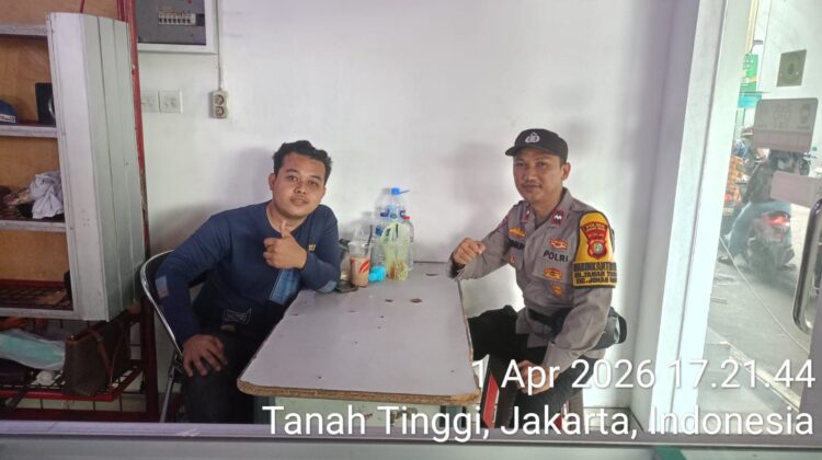 Bhabinkamtibmas Cek Stok BBM dan Antrean SPBU Tanah Tinggi, Situasi Aman Terkendali