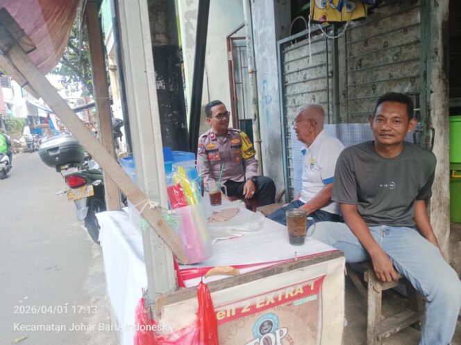 
					Cooling System dan Patroli Humanis, Bhabinkamtibmas Sambangi Warga Kampung Rawa Jaga Kamtibmas Kondusif