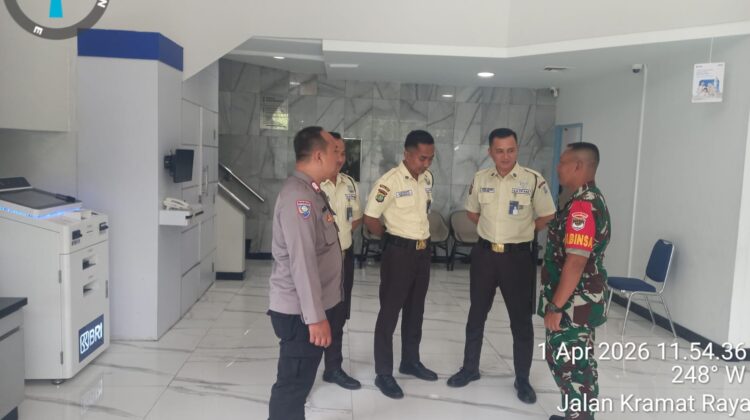 Bhabinkamtibmas dan Babinsa Kenari Sambangi Kantor BRI Kramat, Perkuat Antisipasi Gangguan Kamtibmas