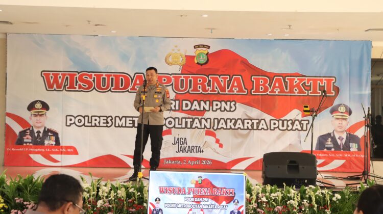36 Personel Purna Bakti, Polres Jakpus Gelar Wisuda dengan Tradisi Pedang Pora