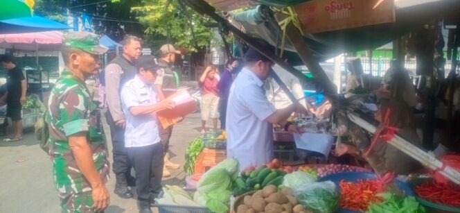 
					Polri dan Tiga Pilar Tertibkan PKL Karang Anyar Jelang Penilaian Adiwiyata