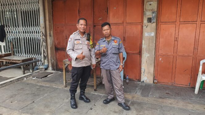 
					Bhabinkamtibmas Pasar Baru Gencarkan Patroli Dialogis Cooling System di Krekot Jaya Molek