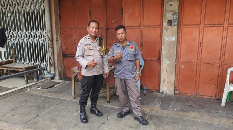 Bhabinkamtibmas Pasar Baru Gencarkan Patroli Dialogis Cooling System di Krekot Jaya Molek