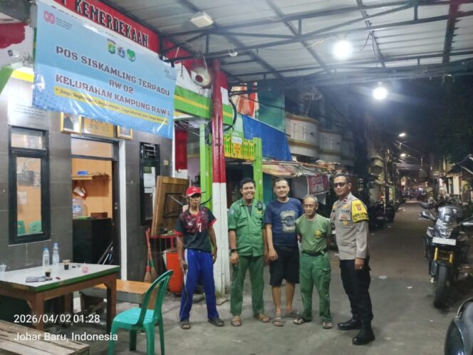 
					Sambang Hangat di Jam Rawan, Polisi dan Warga Kompak Persempit Ruang Kejahatan di Kampung Rawa