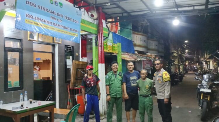 Sambang Hangat di Jam Rawan, Polisi dan Warga Kompak Persempit Ruang Kejahatan di Kampung Rawa
