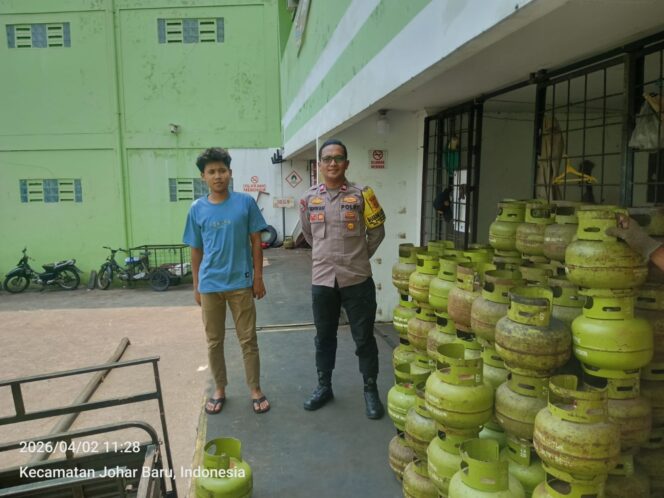 
					Pastikan LPG 3 Kg Aman, Bhabinkamtibmas Turun Langsung Cek Stok dan Distribusi di Kampung Rawa