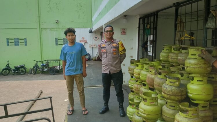 Pastikan LPG 3 Kg Aman, Bhabinkamtibmas Turun Langsung Cek Stok dan Distribusi di Kampung Rawa