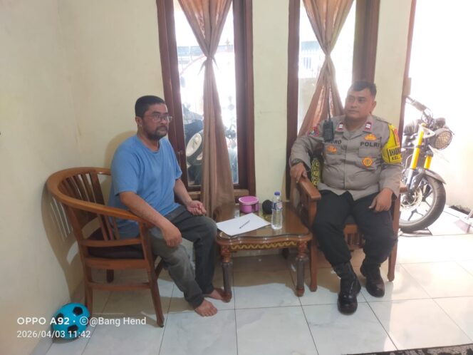 
					Warga Mengamuk di Rumah, Bhabinkamtibmas Kramat Koordinasi dengan Dinsos untuk Penanganan