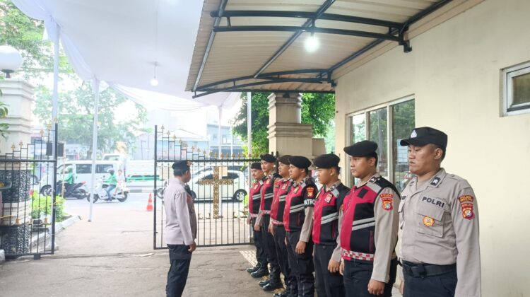 Pengamanan Humanis Polisi Warnai Perayaan Misa Paskah di Gereja Paskalis