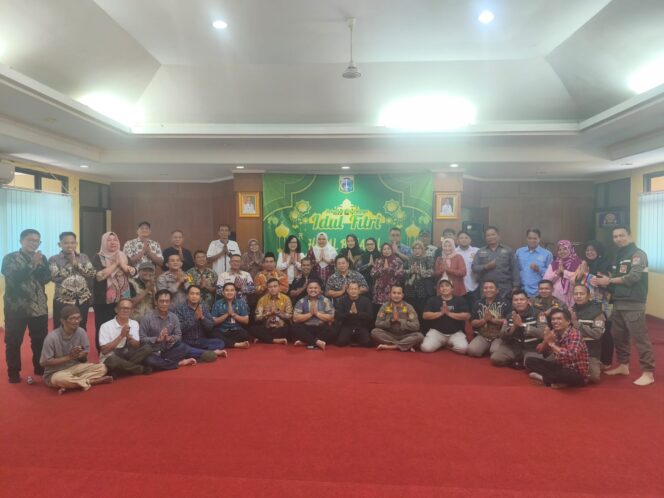 
					Halal Bihalal Kelurahan Menteng 1447 H Pererat Sinergi Warga dan Aparat