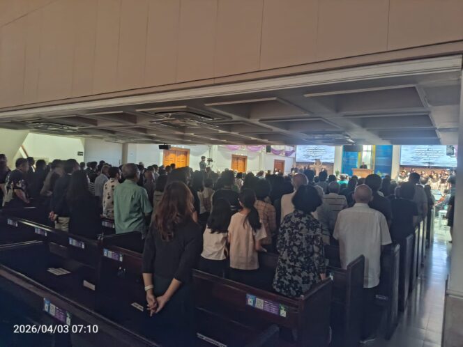 
					Polisi Amankan Kebaktian Jumat Agung di GKI Samanhudi, Jemaat Beribadah Khidmat