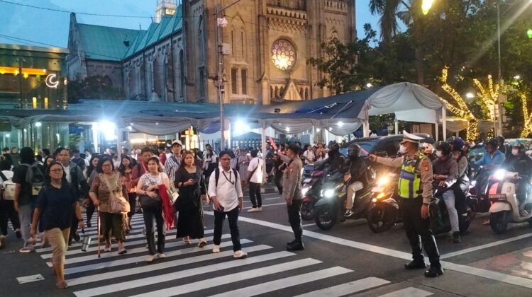 Pelayanan Dan Pengamanan Ibadah Kamis Putih di Katedral Berjalan Aman, Ribuan Jemaat Hadir